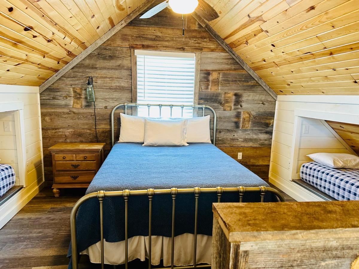 Knotty Squirrel Cabins Mountain View Exterior photo