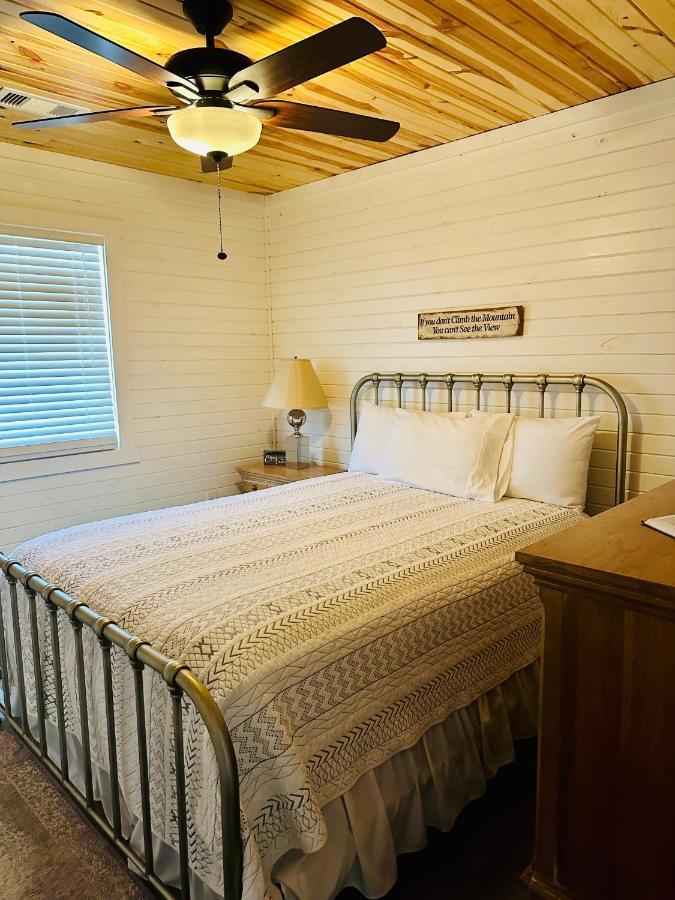 Knotty Squirrel Cabins Mountain View Exterior photo
