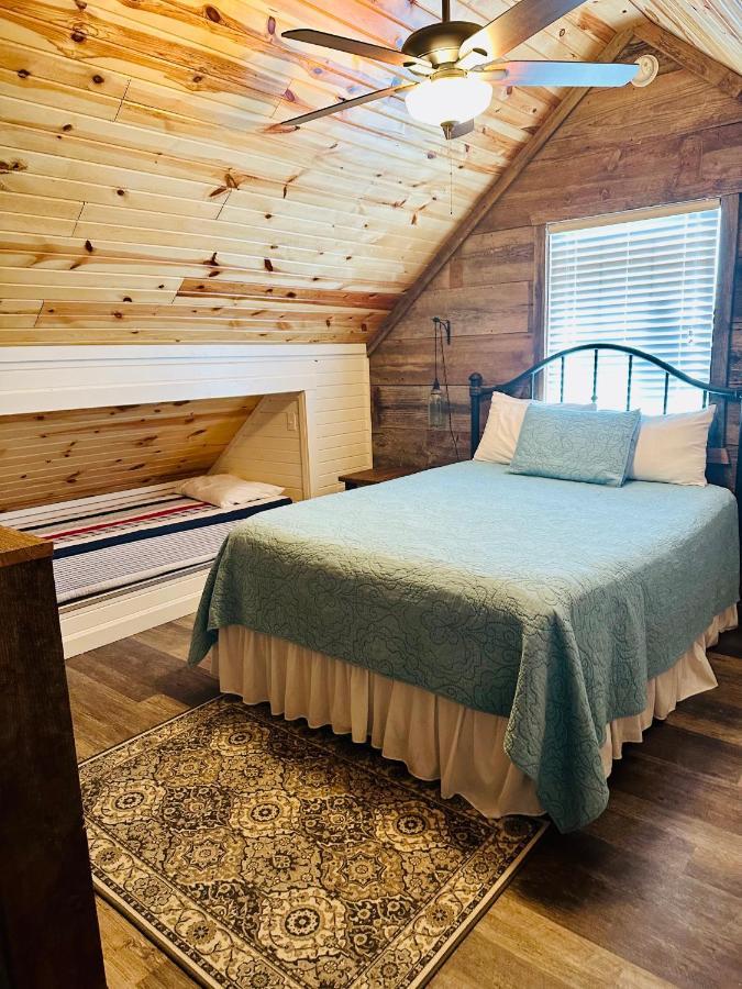 Knotty Squirrel Cabins Mountain View Exterior photo