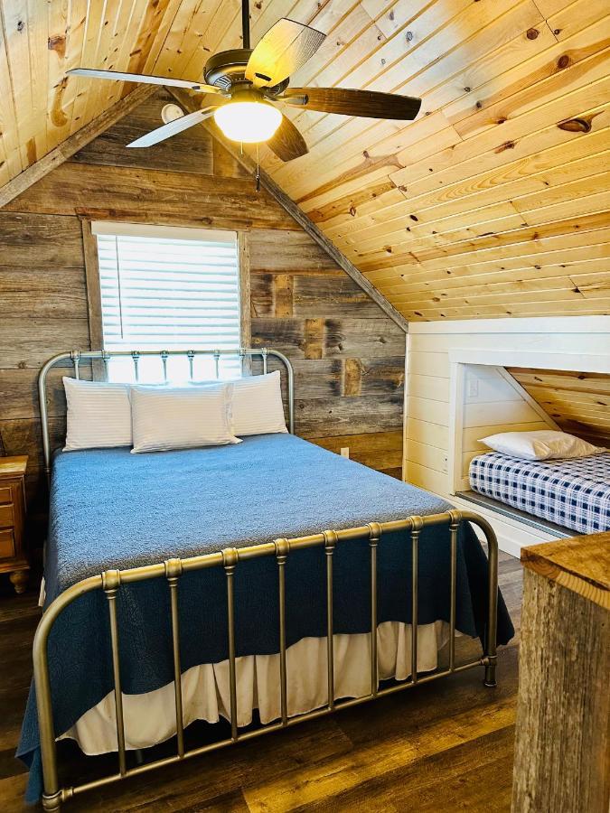 Knotty Squirrel Cabins Mountain View Exterior photo